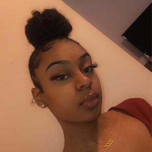 Meet your Posher, Davi’a